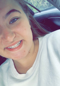 Profile photo for Holly parece