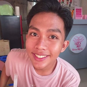 Profile photo for Ellie Borj Lardizabal