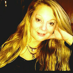 Profile photo for ellen zee