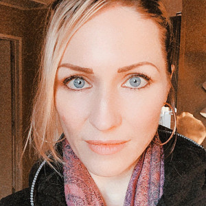 Profile photo for Laura Leva