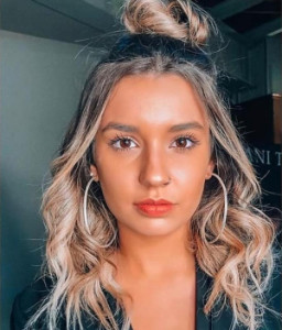 Profile photo for Thainá Pereira Guedes