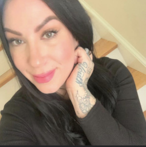 Profile photo for Julie Silva