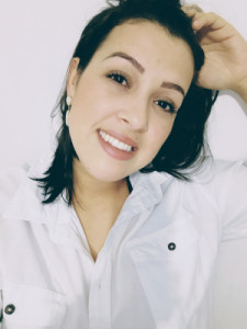 Profile photo for Juliana Mari suntack