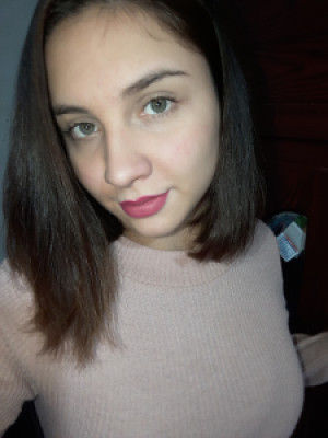 Profile photo for Larisa Isabel Vera