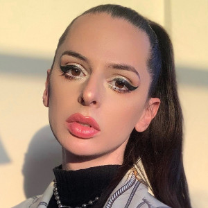 Profile photo for Chloe Coover