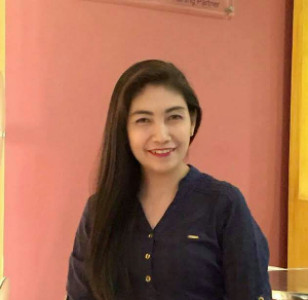 Profile photo for Suzannette Elardo
