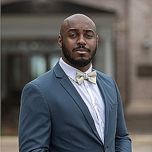 Profile photo for Des Des