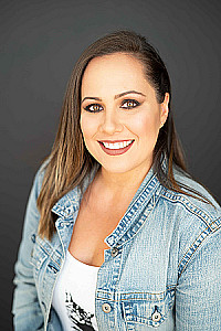 Profile photo for Catherine Divaris