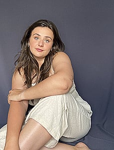 Profile photo for Laura Greaves