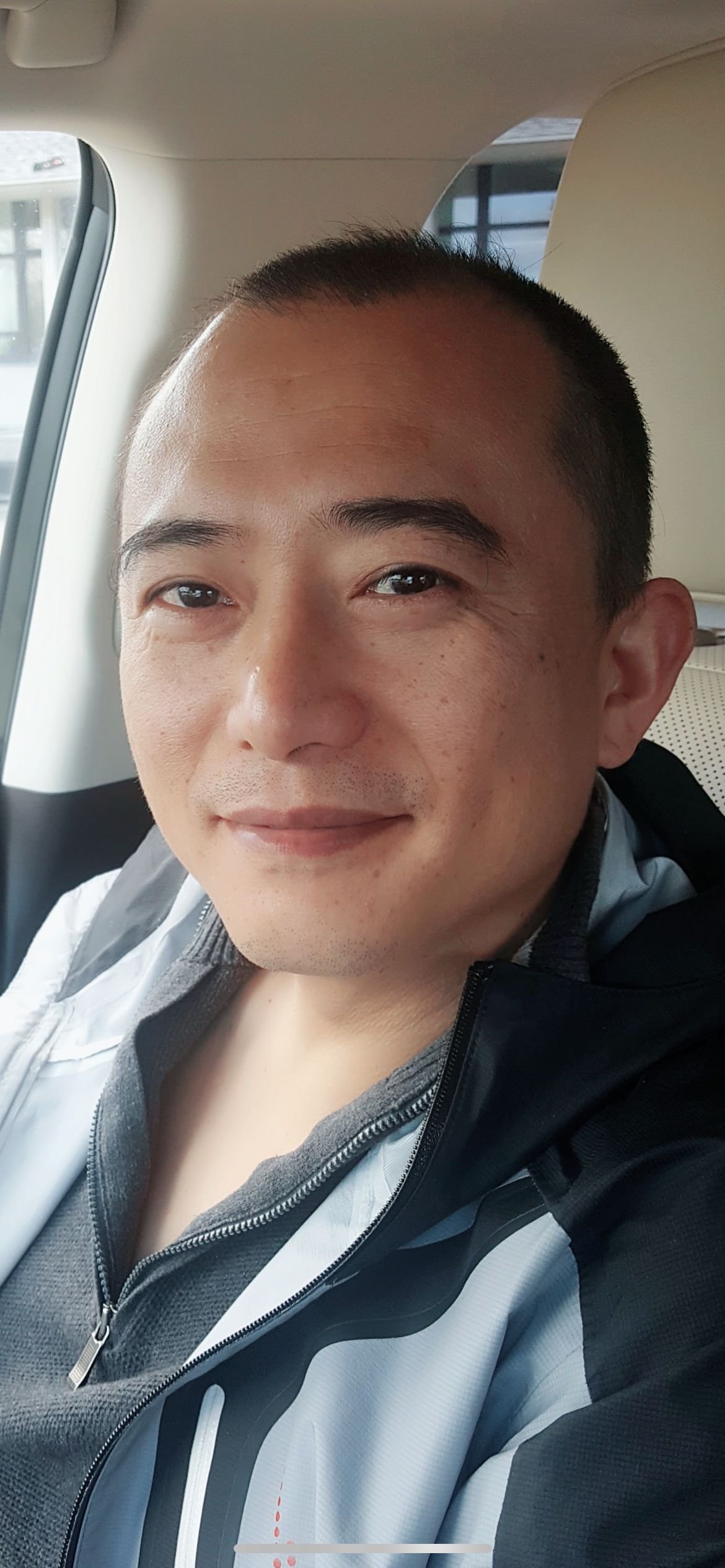 Profile photo for Desmond chen