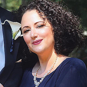 Profile photo for Jennifer Paloulian