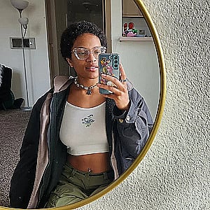 Profile photo for Isis Taylor