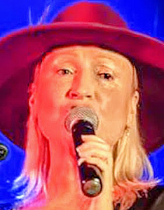 Profile photo for Elle Dawes