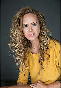 Profile photo for Melanie Jayne