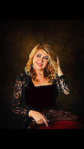 Profile photo for Sandie De