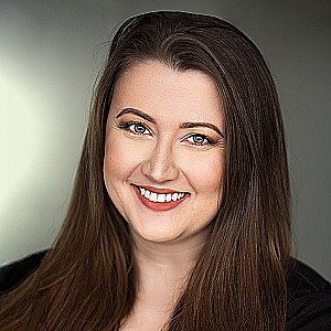 Profile photo for Dee Hanson