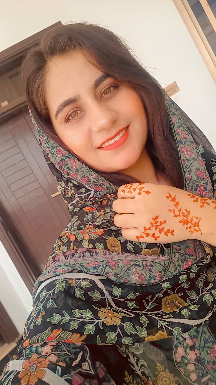 Profile photo for Nayab Ihsan