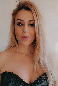 Profile photo for Mona Oveissi