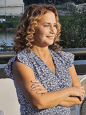 Profile photo for Julie kendall