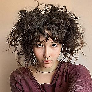 Profile photo for Thalia Almeida