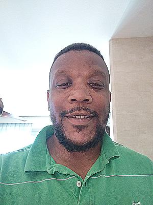 Profile photo for Leslie L Edwards