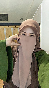 Profile photo for Dinia Dinia