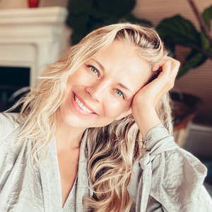 Profile photo for Julie Skon