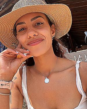 Profile photo for Luana Rizzato Ferreira