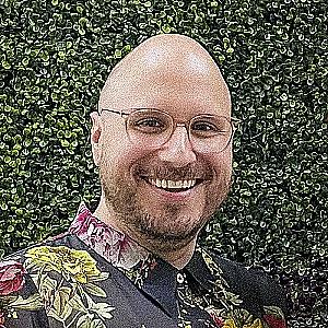 Profile photo for Lennon Dinda