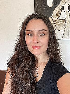 Profile photo for Lindsay Martins