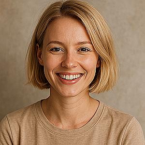 Profile photo for Elena Brooks