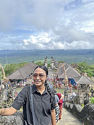 Profile photo for Azmier Nadya