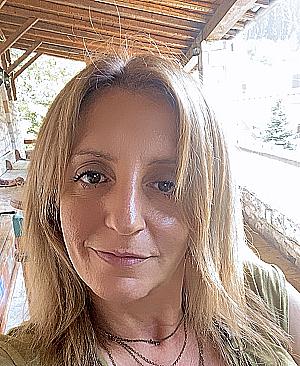 Profile photo for Nina Derpanopoulou