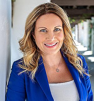 Profile photo for Lynette Van Dyk