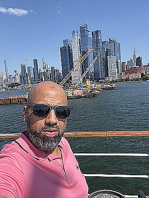 Profile photo for Y Y