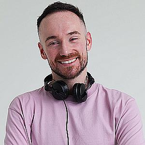 Profile photo for Ronni Who