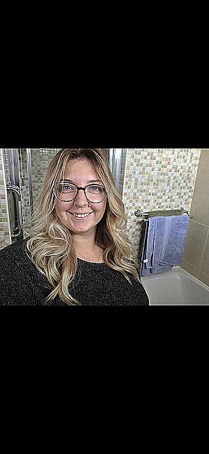 Profile photo for Emily Hunter