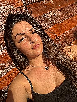 Profile photo for larissa vitoria da silva mendes