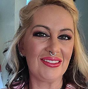 Profile photo for April Maraschiello G.