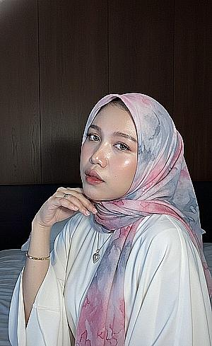 Profile photo for Esty Karisma Putri