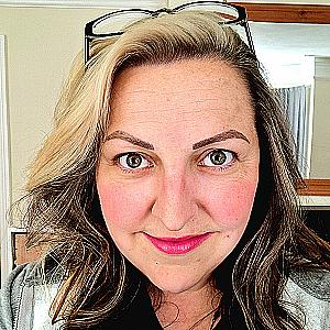 Profile photo for Rachel R