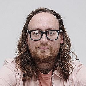 Profile photo for Arlen Pettitt