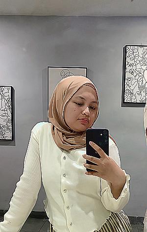 Profile photo for Nur indah sari