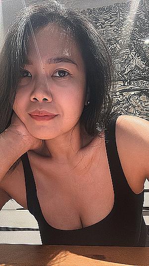 Profile photo for Dewi Natalia