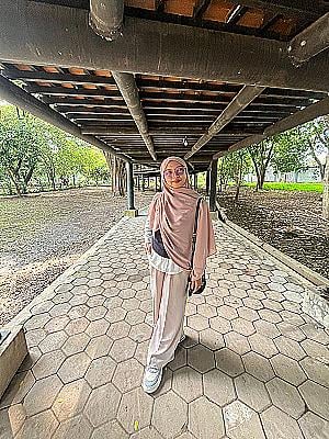 Profile photo for Dinda Azzuhruf