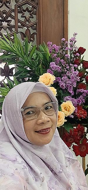 Profile photo for Yuli Prihatiningrum