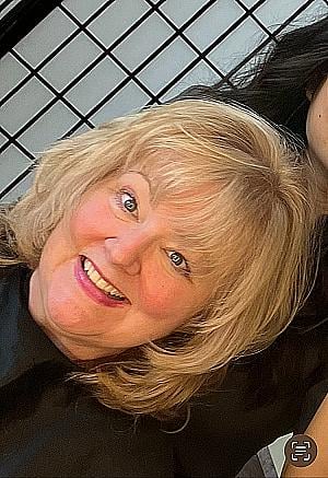 Profile photo for Laura Evans