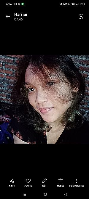 Profile photo for Puji Astuti