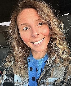 Profile photo for April Bardwell