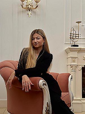 Profile photo for Angela Gattlen